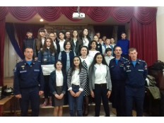 Встреча офицеров авиабазы «Эребуни»  с учащимися школы ко дню космонавтики