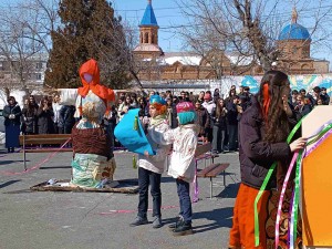 МАСЛЕНИЦА У ВОРОТ- ВСТАНЕМ ДРУЖНО В ХОРОВОД