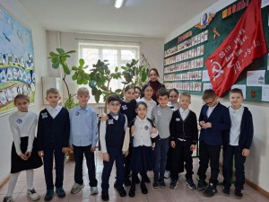 ПЕРВЫЕ В КОСМОСЕ