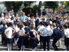 Посвящение первоклассников в школьную детскую организацию «Цветик- семицветик».