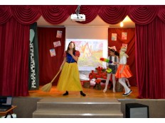 Театральная постановка на английском языке  «Snow-White and the seven dwarfs»