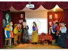 Театральная постановка на английском языке  «Snow-White and the seven dwarfs»