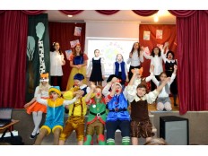 Театральная постановка на английском языке  «Snow-White and the seven dwarfs»