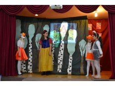 Театральная постановка на английском языке  «Snow-White and the seven dwarfs»