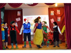 Театральная постановка на английском языке  «Snow-White and the seven dwarfs»