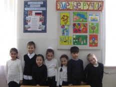 Выставка творческих работ учащиеся 1-ых и 2-ых классов