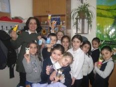 Выставка творческих работ учащиеся 1-ых и 2-ых классов