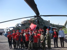 Юнармейцы на авиабазе «Эребуни»