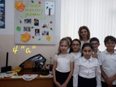 Школьная выставка ко Дню пожилого человека "Золотые руки наших бабушек и дедушек"