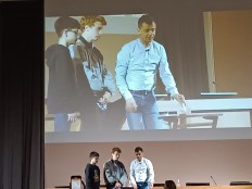 10 А СОБИРАЛ ХЛОПЬЯ со всемирно известным ученым Артемом Огановым