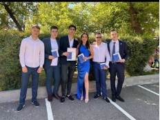 Вручение аттестатов выпускникам 2024 года