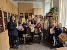 ПЕРВЫЕ В БИБЛИОТЕКЕ!