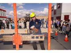 БЫСТРЕЕ, ВЫШЕ, СИЛЬНЕЕ – ВМЕСТЕ! ТРЕТЬЕКЛАССНИКИ В ГОСТЯХ У СПАСАТЕЛЕЙ