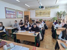 "КИТАЙСКОЕ ЯБЛОКО" ИЛИ "МАЛЕНЬКАЯ СОБАКА"?
